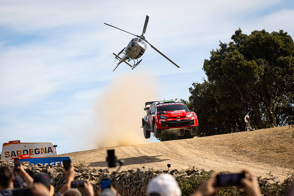 Elfyn Evans y Scott Martin con el Toyota GR Yaris Rally1 número 33 durante el Rally Italia Sardegna, 3 de octubre de 2026. Foto: TGR WRT / McKlein.