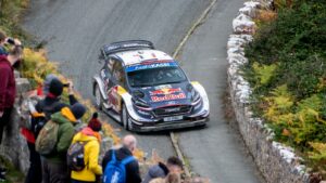 Sébastien Ogier compitiendo para M-Sport Ford en el Rally de Gales; fotografía de archivo de Neil Thomas